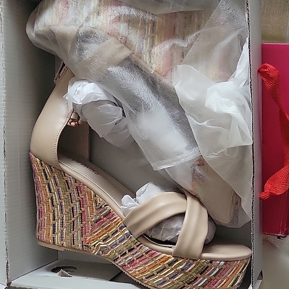 Dream Paris wedge boho style sandles. New in box - Picture 2 of 2